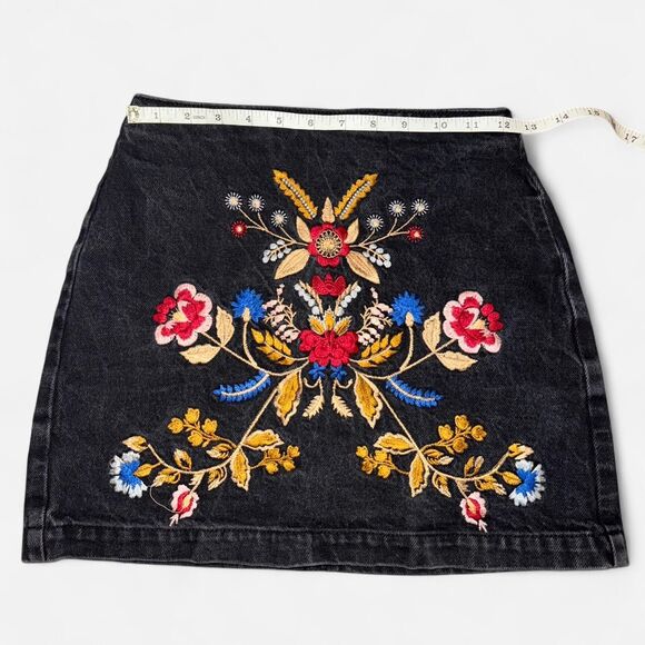 Topshop Moto Floral Embroidered Black Denim Mini Skirt SIZE 2 - Picture 4 of 8
